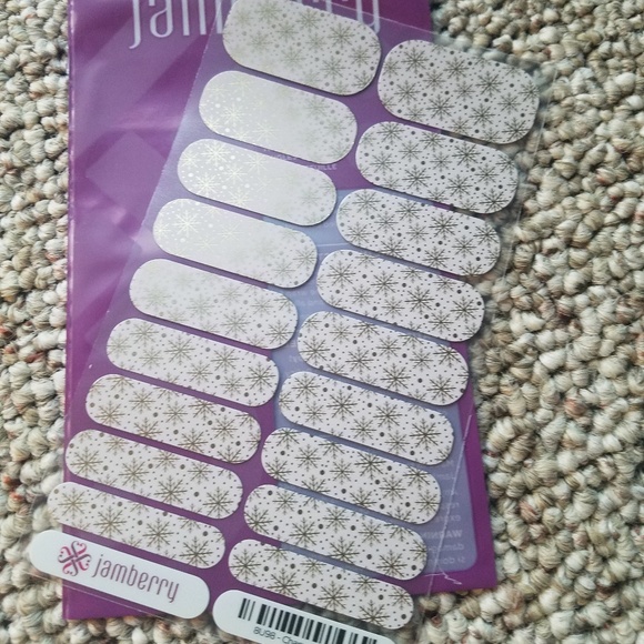 Champagne Frost Jamberry - Picture 1 of 3